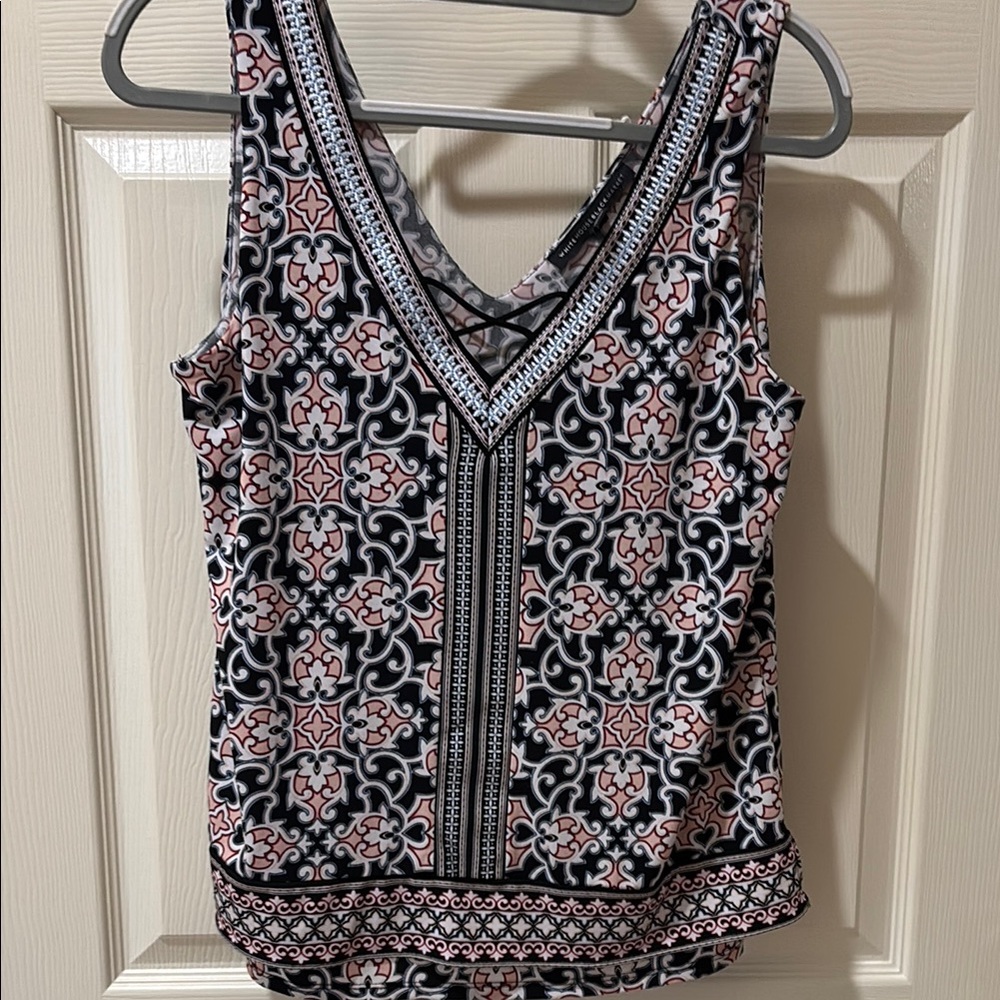🦀 White House Black Market top